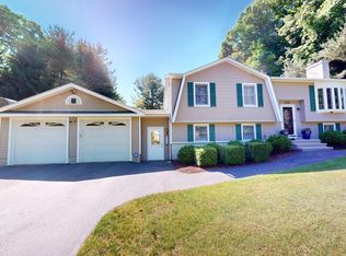 1717 Country Club Rd, Middletown, CT 06457