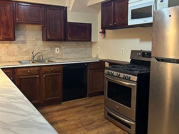 2nd image of 52 N 18th St