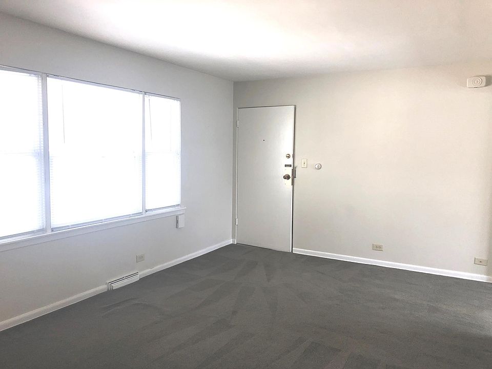 Large Carpeted Living Room