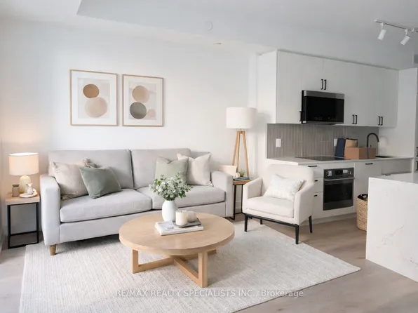 1660 Bloor St W, Toronto, ON