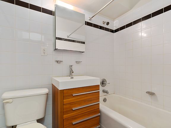 5th image of 300 E 46th St APT 5D