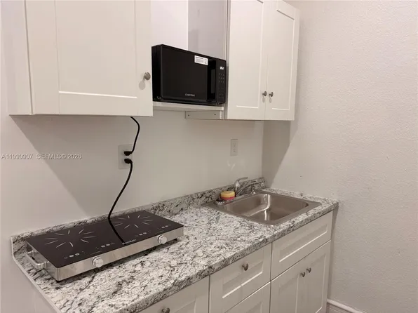 2804 NW 7th Ct, Fort Lauderdale, FL 33311