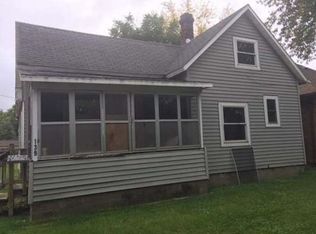 139 N 5th St, Clinton, IA 52732