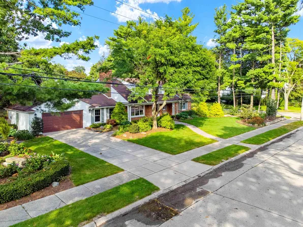 92 Deeplands Rd, Grosse Pointe Shores, MI 48236