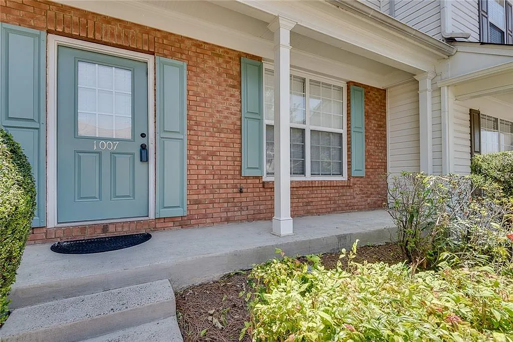 3 bed, 2.5 bath, 1386 sqft, $2,175 — Photo 1