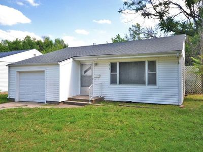 713 E 9th Ave, Hutchinson, KS, 67501