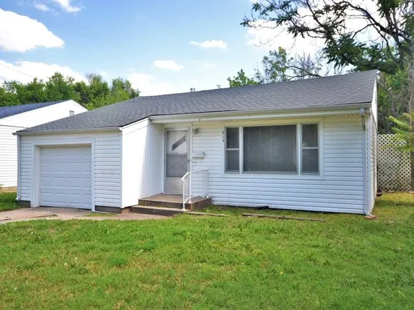 713 E 9th Ave, Hutchinson, KS 67501