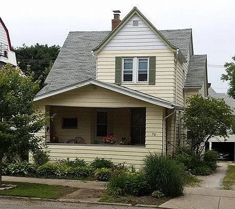 710 E Grove St photo 1