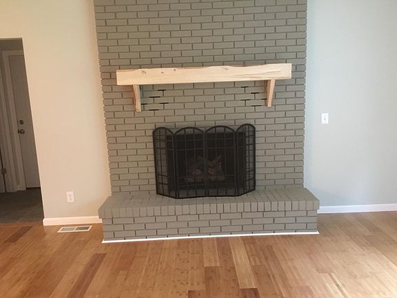 Gas fireplace