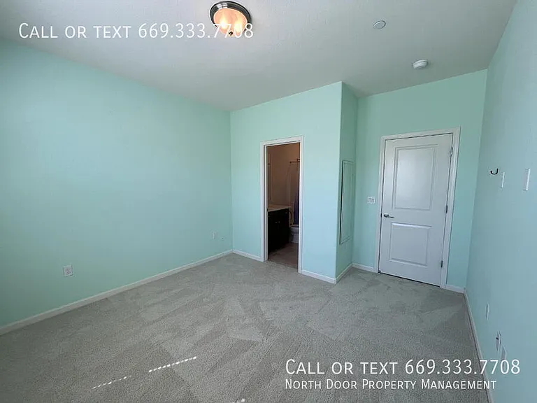 2762 Ferrara Cir — Photo 38