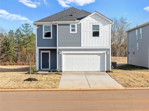 570 Dallington Dr, Wellford, SC 29385