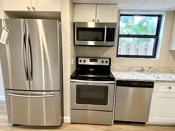 5th image of 324 Ocean Breeze St Unit 4