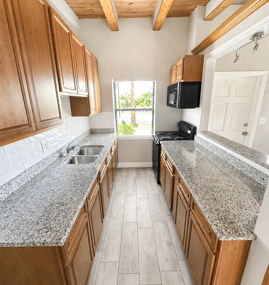 1 bed, 1.0 bath, 1252 sqft, $1,850 — Photo 3
