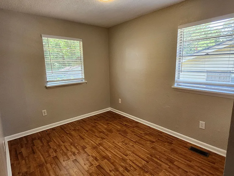 904 Sherris Ln — Photo 10