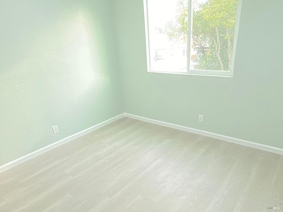 5th image of 132 Gentry Court