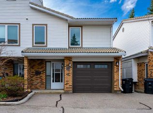215 E Coachway Ln SW, Calgary, AB T3H2V9