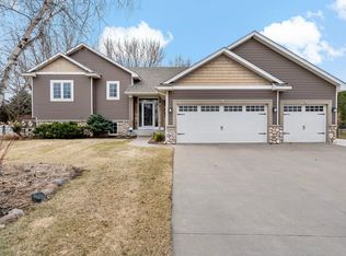 20599 Islandview Cir, Lakeville, MN 55044