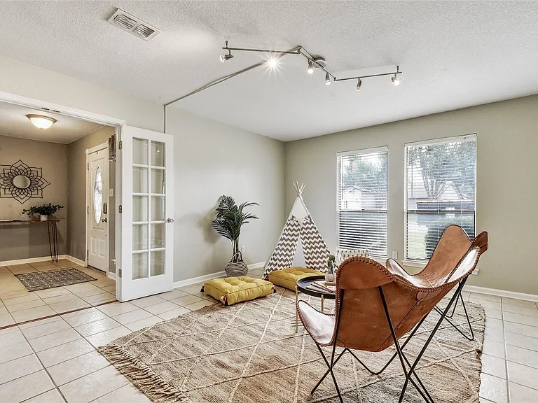 2408 W Messick Loop — Photo 8