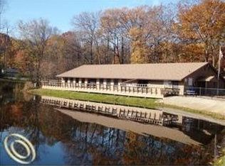25133 Franklin Ter, South Lyon, MI