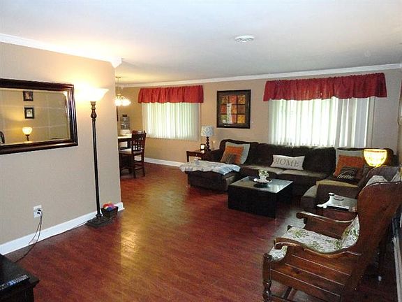 3rd image of 510 Linton Ct