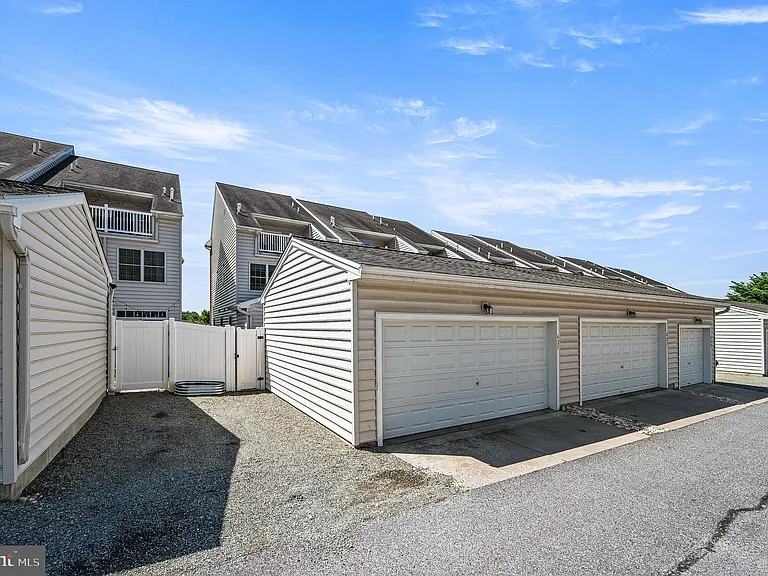 625 W Mulberry St — Photo 35