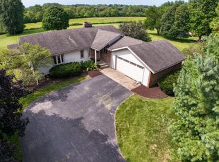 38W609 Bittersweet Ln, Elgin, IL 60124