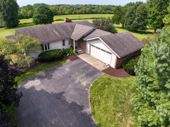 38W609 Bittersweet Ln, Elgin, IL 60124