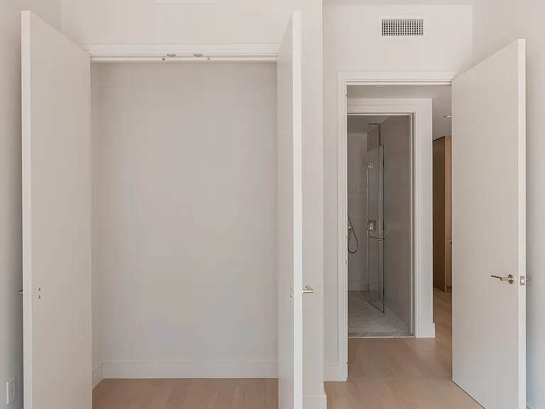 201 E 23rd St #3C — Photo 11