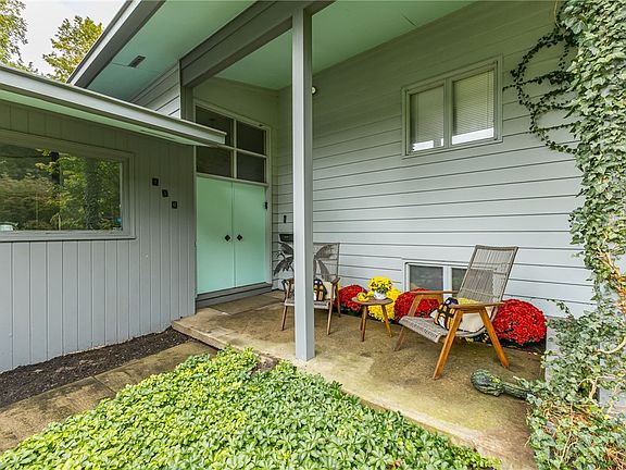 2nd image of 150 Georgian Court Rd