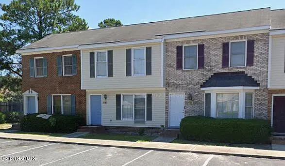 2 bed, 1.5 bath, $900 — Photo 1