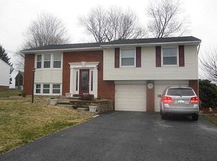19 Mohawk Dr, Greensburg, PA 15601