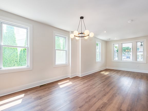 5th image of 17 William St #A
