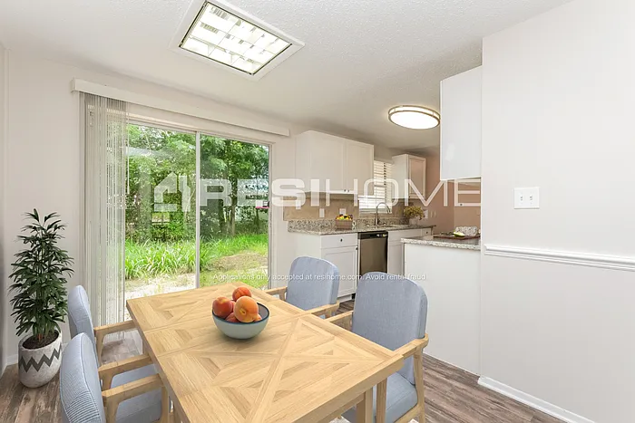 1200 Jadewood Ave — Photo 3