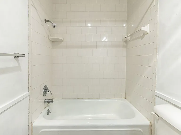 4305 52nd St — Photo 28