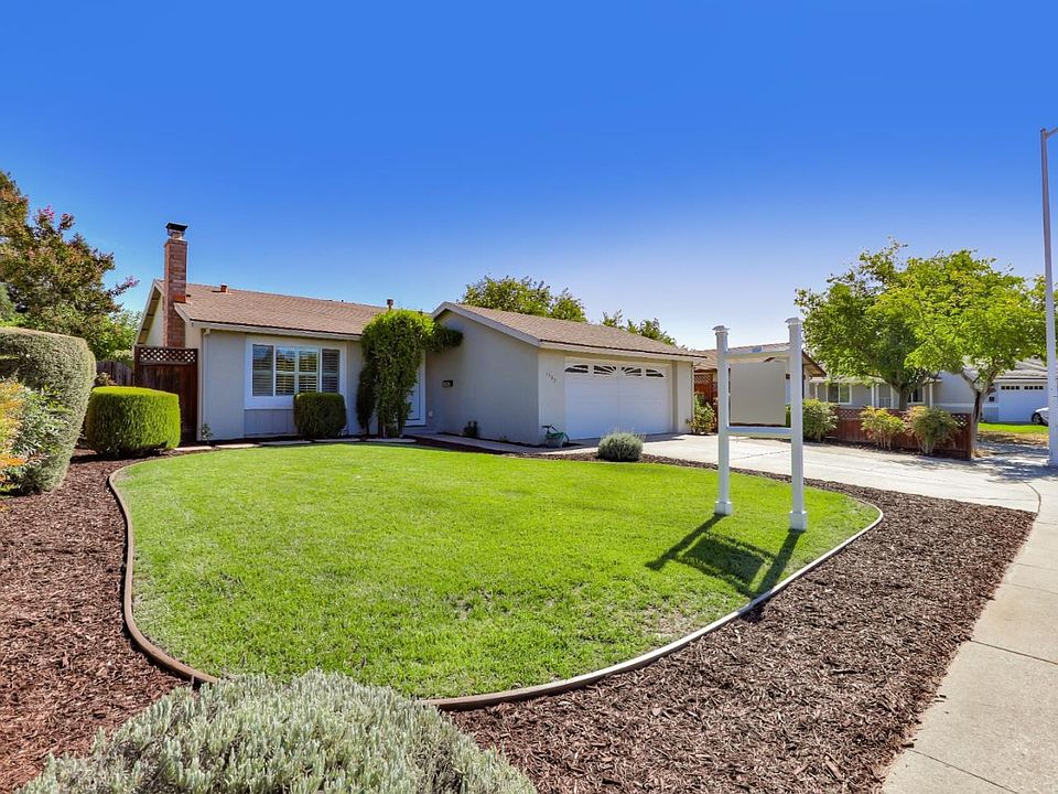 1st image of 1560 Jasmine Way