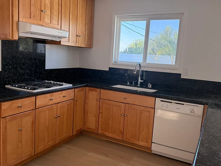 417 W Columbia Rd — Photo 13