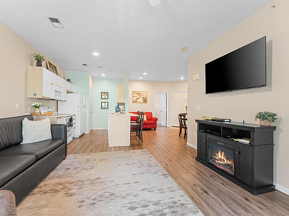 5th image of 813 Holiday Ridge #6 BLDG H