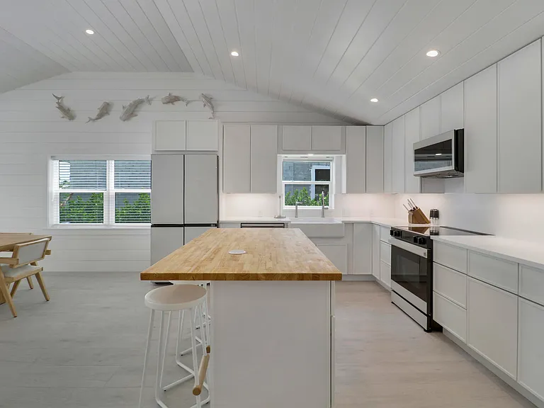 2443 E Edgewater Dr — Photo 22