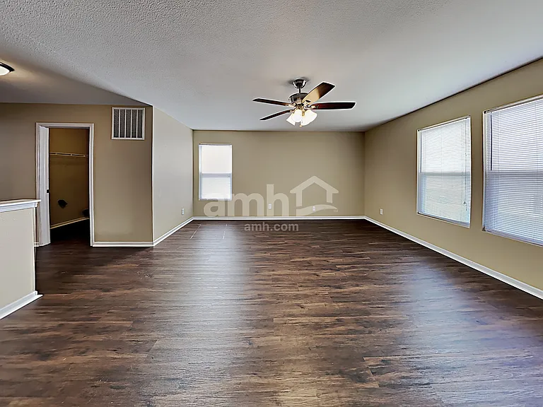 502 Bourneside Dr — Photo 10
