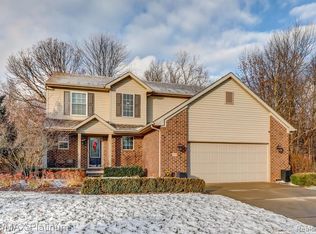 571 Clarks Ct, South Lyon, MI 48178