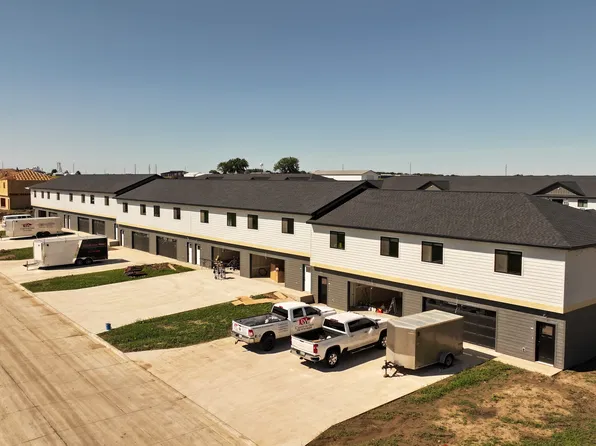 900 18th St NE #3, Sioux Center, IA 51250