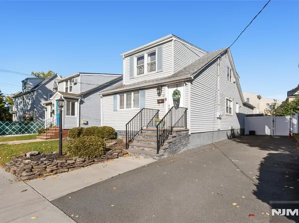 15 Anderson Avenue, Wallington, NJ 07057