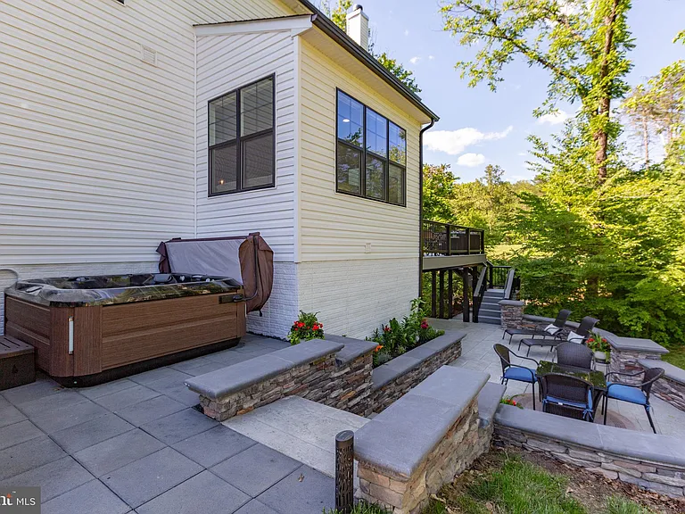 15 Grove Ln — Photo 49