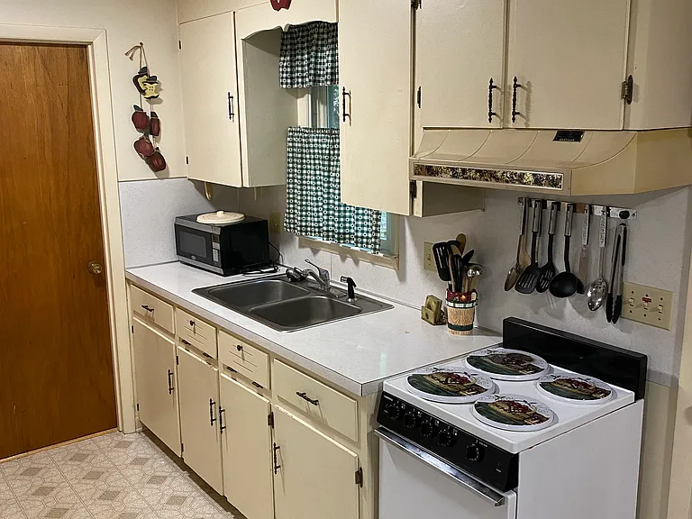 Cox Crossing Dr — Photo 14