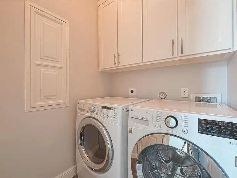1739 Oakdale St — Photo 28