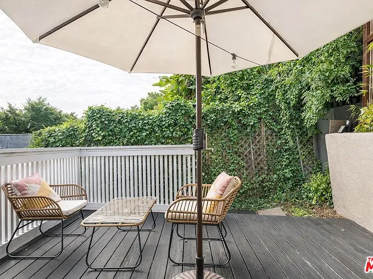 2427 N Gower St — Photo 13