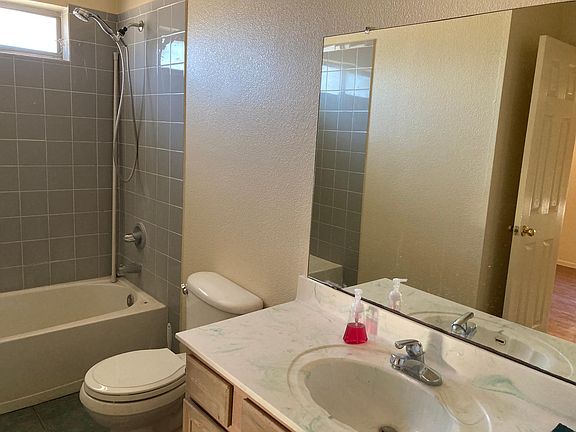 4th image of 5806 Sanderling Dr