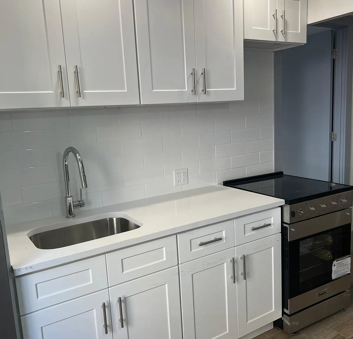 1143 Hoe Ave — Photo 4
