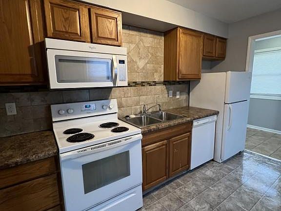 5th image of 635 N Hazelwood Ave