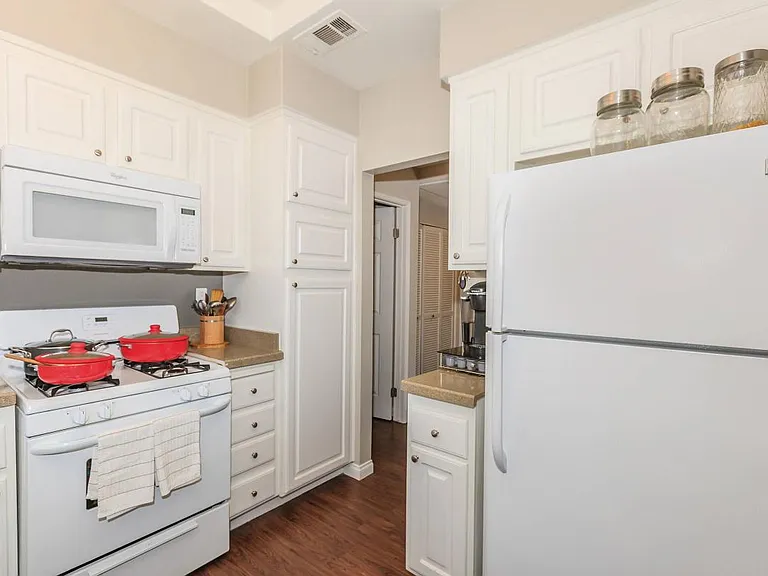26160 Laguna Ct — Photo 10